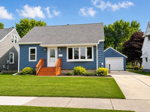 Homes For Sale - 1704 1st Avenue<br/> Austin, MN 55912