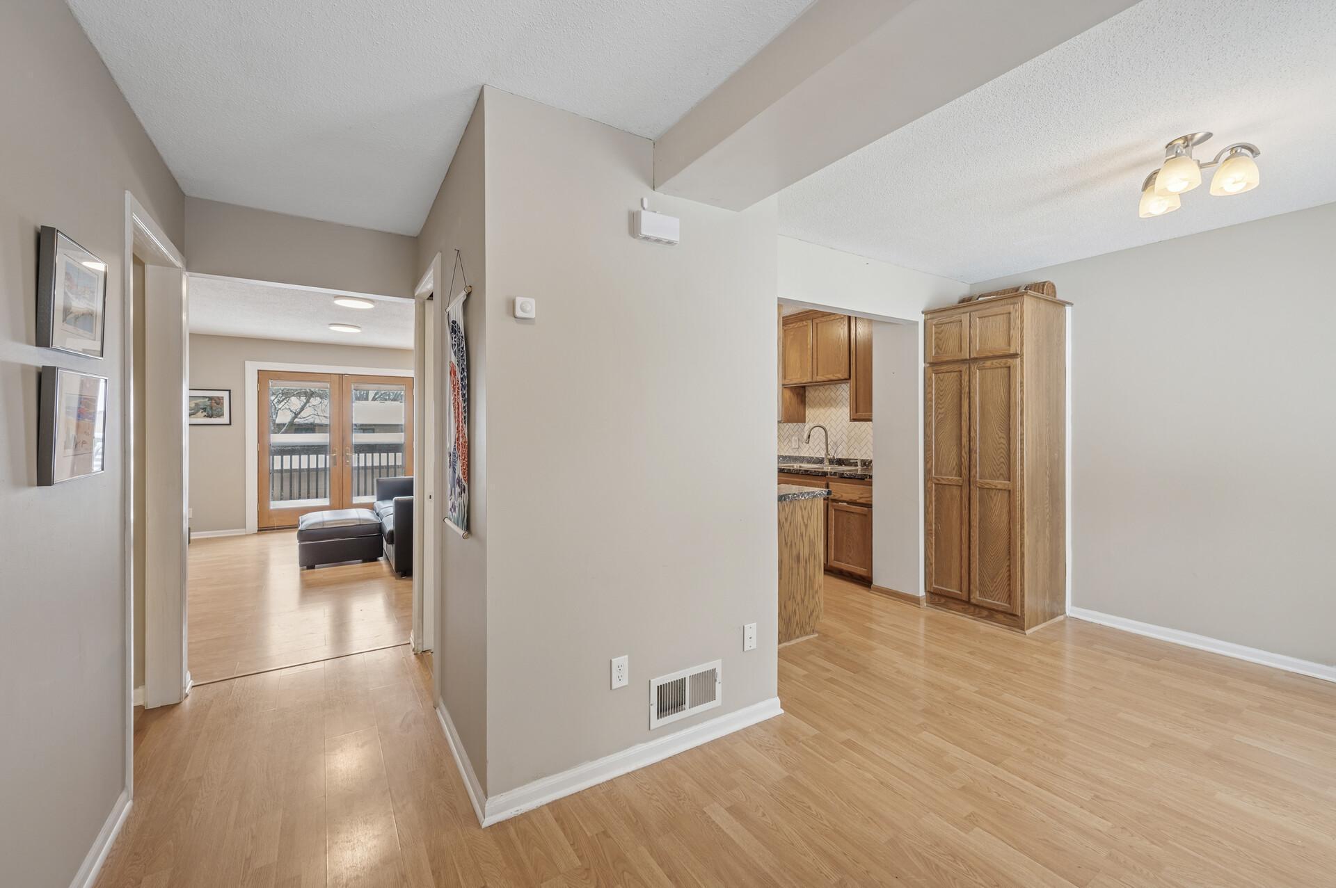 360 W Eagle Lake Drive, Maple Grove, Minnesota image 2