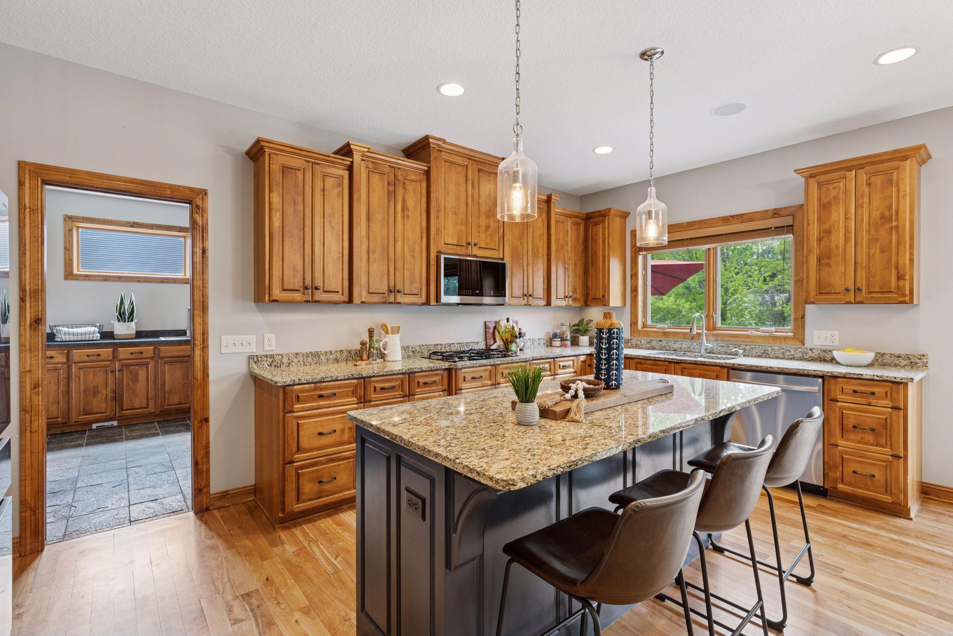 6620 Treetop Road, Chanhassen, Minnesota image 12
