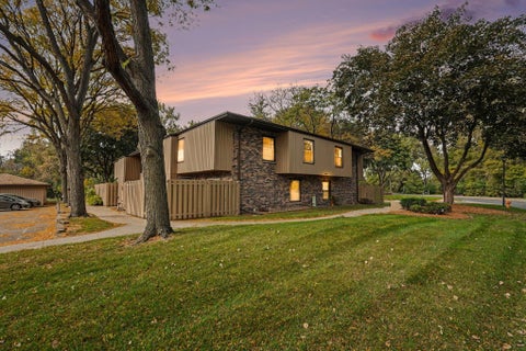 Townhouse For Sale - 2531 Unity Avenue<br/> Golden Valley, MN 55422