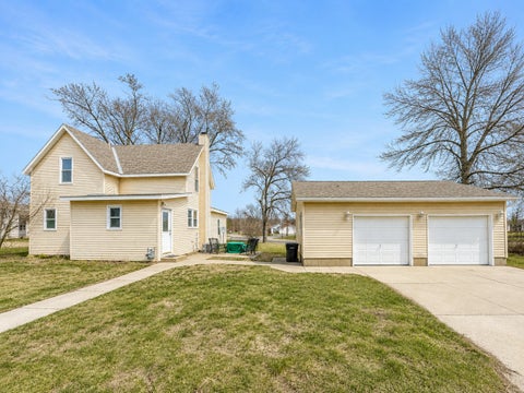 Homes For Sale - 672 S Anna Avenue<br/> Lake Crystal, MN 56055