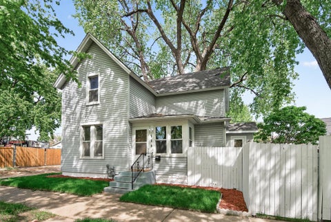 Homes For Sale - 558 Osceola Avenue<br/> Ramsey County, Saint Paul, MN 55102