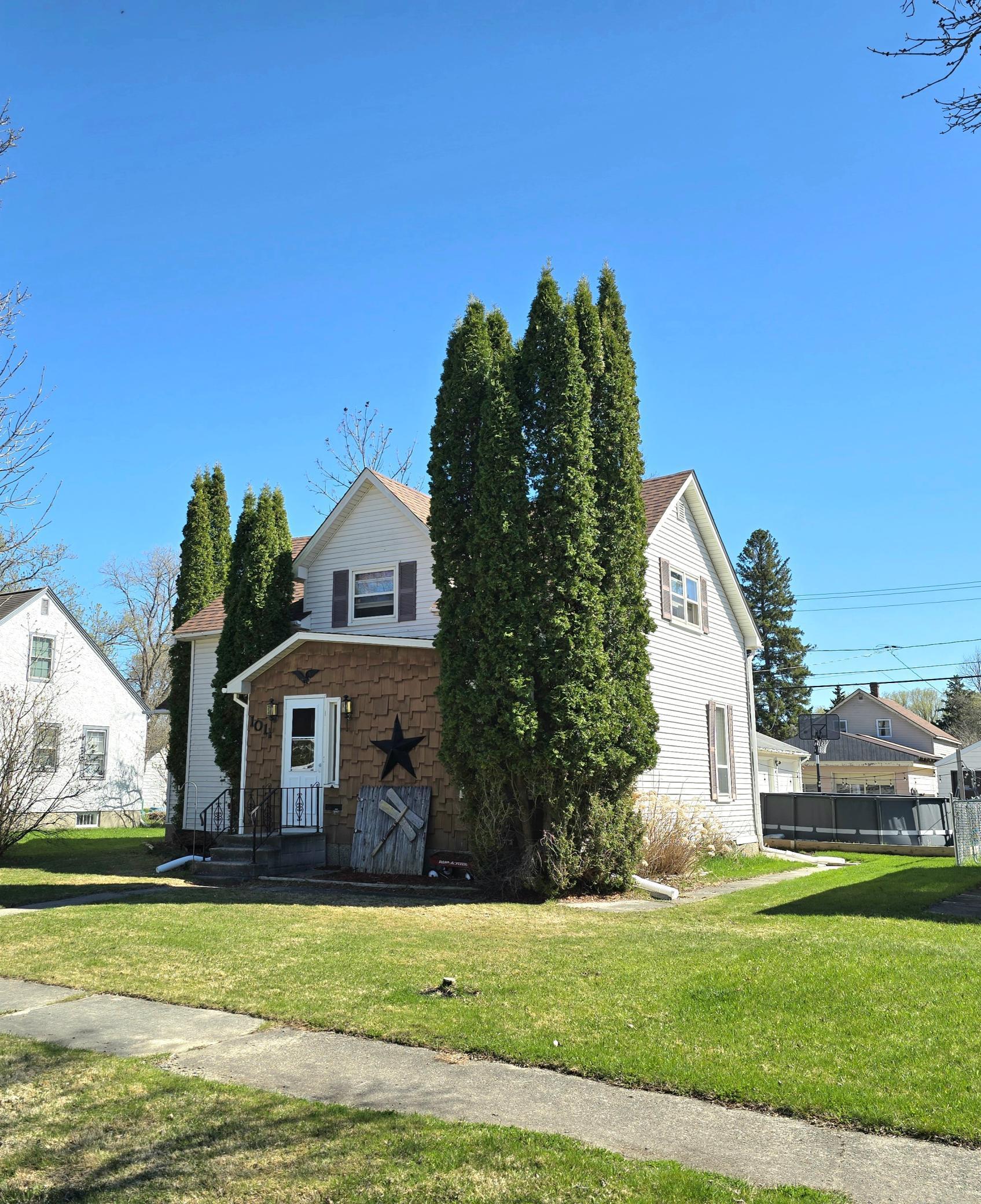 1011 10th Street, International Falls, Minnesota image 2