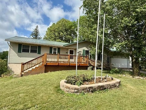 Homes For Sale - 810 Sunrise Boulevard<br/> Redwood Falls, MN 56283