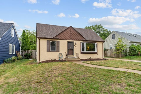 Homes For Sale - 4258 Islemount Place<br/> Robbinsdale, MN 55422