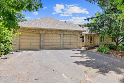 Homes For Sale - 1200 Summit Oaks Drive<br/> Burnsville, MN 55337