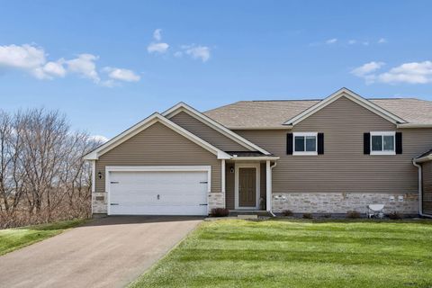 Townhouse For Sale - 1020 White Tail Lane<br/> Wright County, Montrose, MN 55363