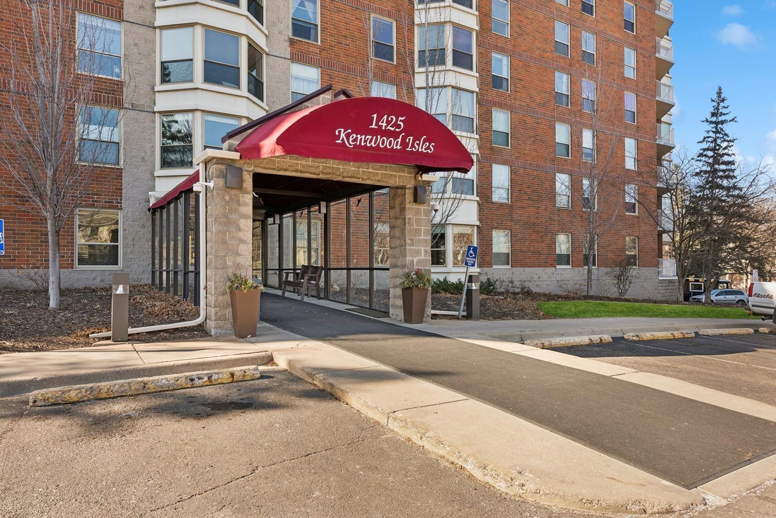 1425 W 28th Street #519, Minneapolis, Minnesota image 2