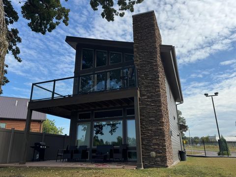 Homes For Sale - 445 Lake Avenue<br/> Fairmont, MN 56031