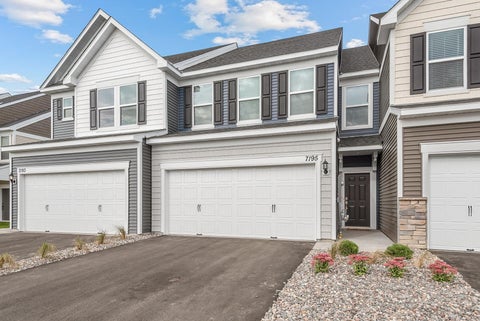 Townhouse For Rent - 7195 Walnut Grove Way<br/> Maple Grove, MN 55311
