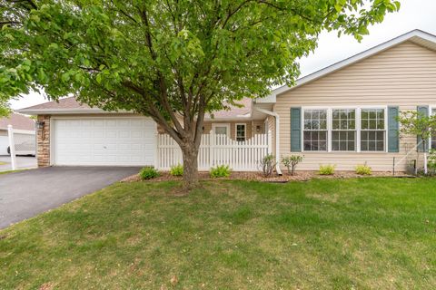 Townhouse For Sale - 818 Roundhouse Street<br/> Scott County, Shakopee, MN 55379