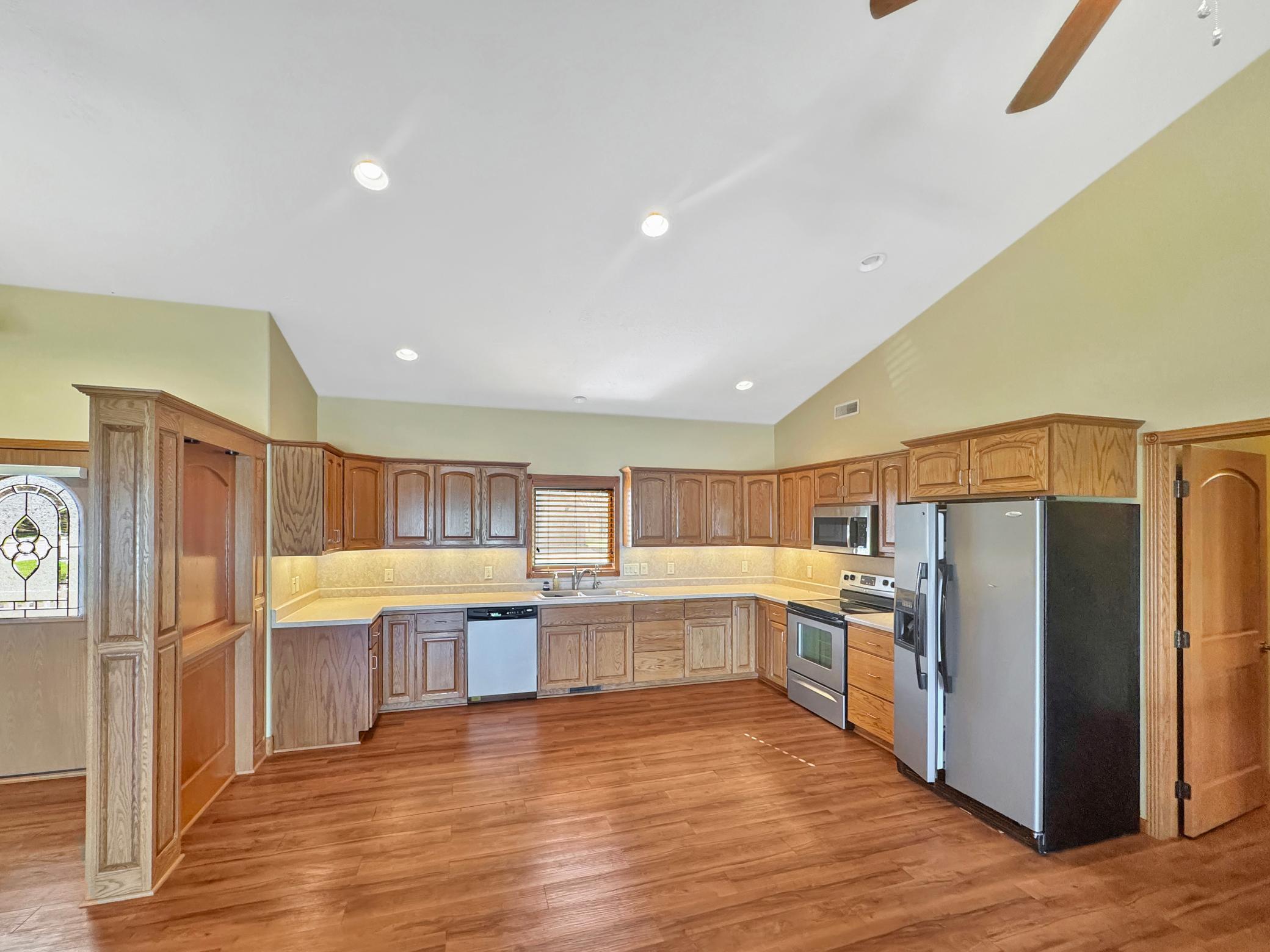2749 Garnet Avenue, Slayton, Minnesota image 2
