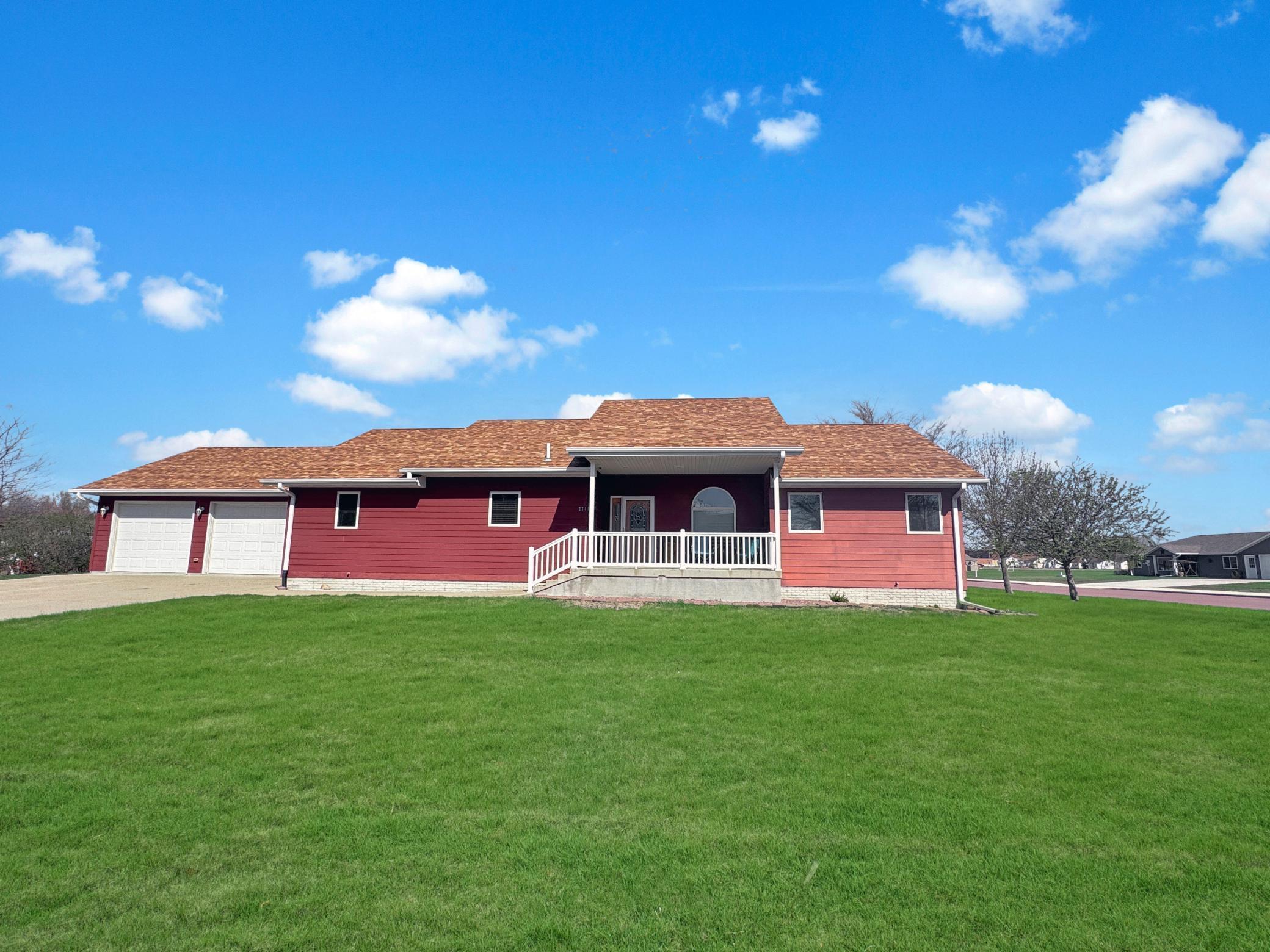 2749 Garnet Avenue, Slayton, Minnesota image 1
