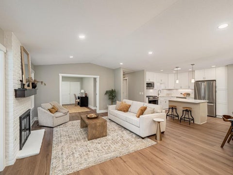 Townhouse For Sale - 984 Yuma Lane<br/> Plymouth, MN 55447