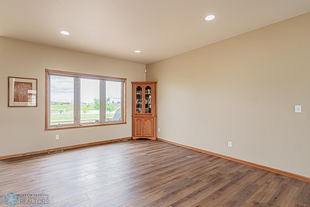 Moorhead, Minnesota 56560, United States, 4 Bedrooms Bedrooms, ,3 BathroomsBathrooms,Residential,Pending,55103