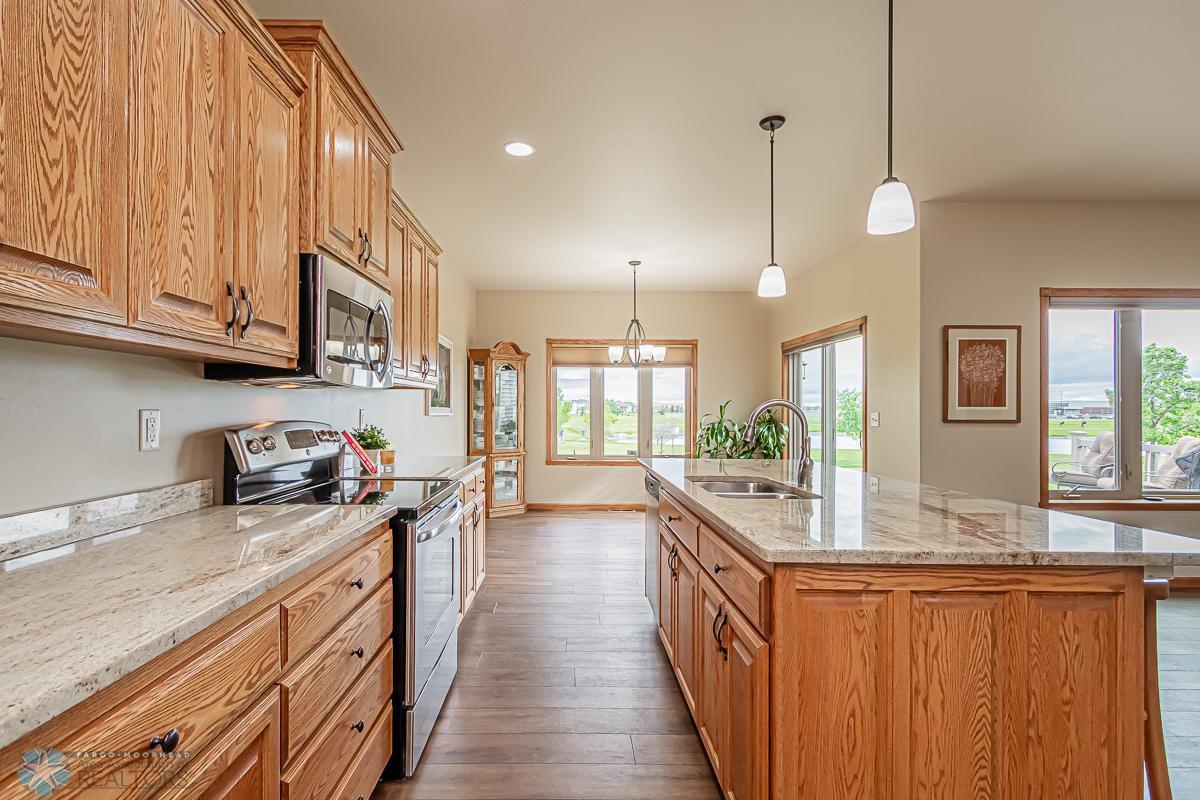 Moorhead, Minnesota 56560, United States, 4 Bedrooms Bedrooms, ,3 BathroomsBathrooms,Residential,Pending,55103