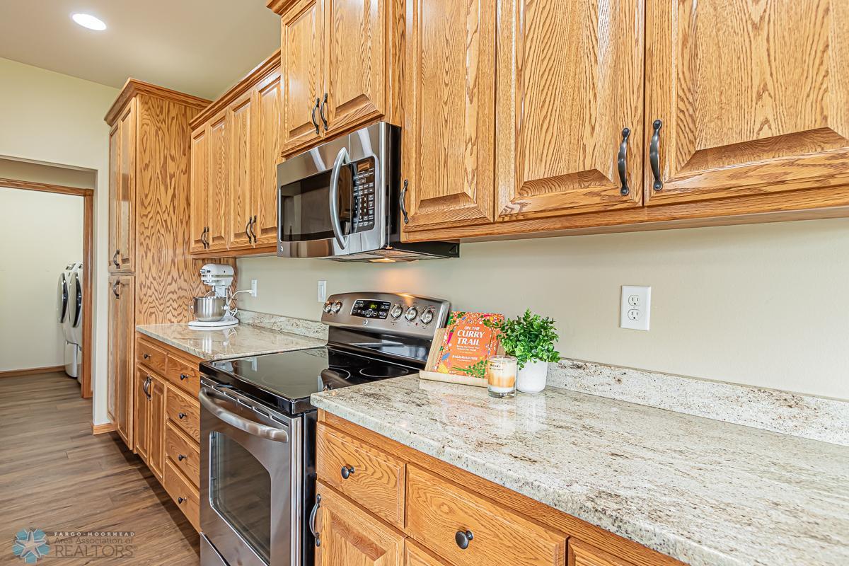 Moorhead, Minnesota 56560, United States, 4 Bedrooms Bedrooms, ,3 BathroomsBathrooms,Residential,Pending,55103