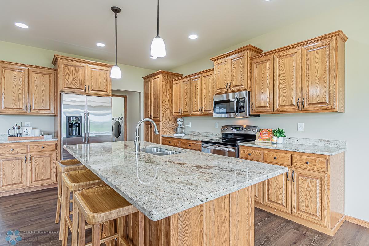 Moorhead, Minnesota 56560, United States, 4 Bedrooms Bedrooms, ,3 BathroomsBathrooms,Residential,Pending,55103