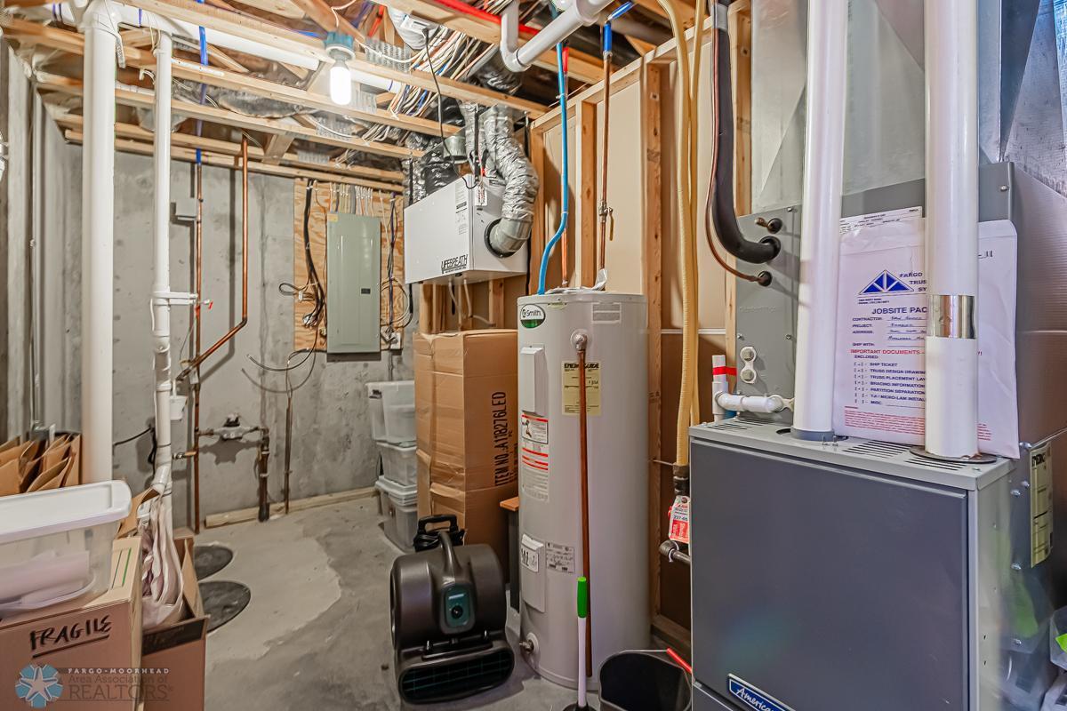 Moorhead, Minnesota 56560, United States, 4 Bedrooms Bedrooms, ,3 BathroomsBathrooms,Residential,Pending,55103