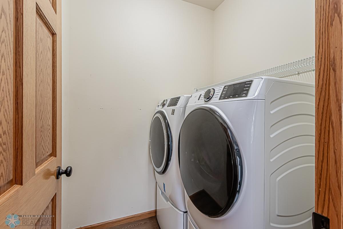 Moorhead, Minnesota 56560, United States, 4 Bedrooms Bedrooms, ,3 BathroomsBathrooms,Residential,Pending,55103