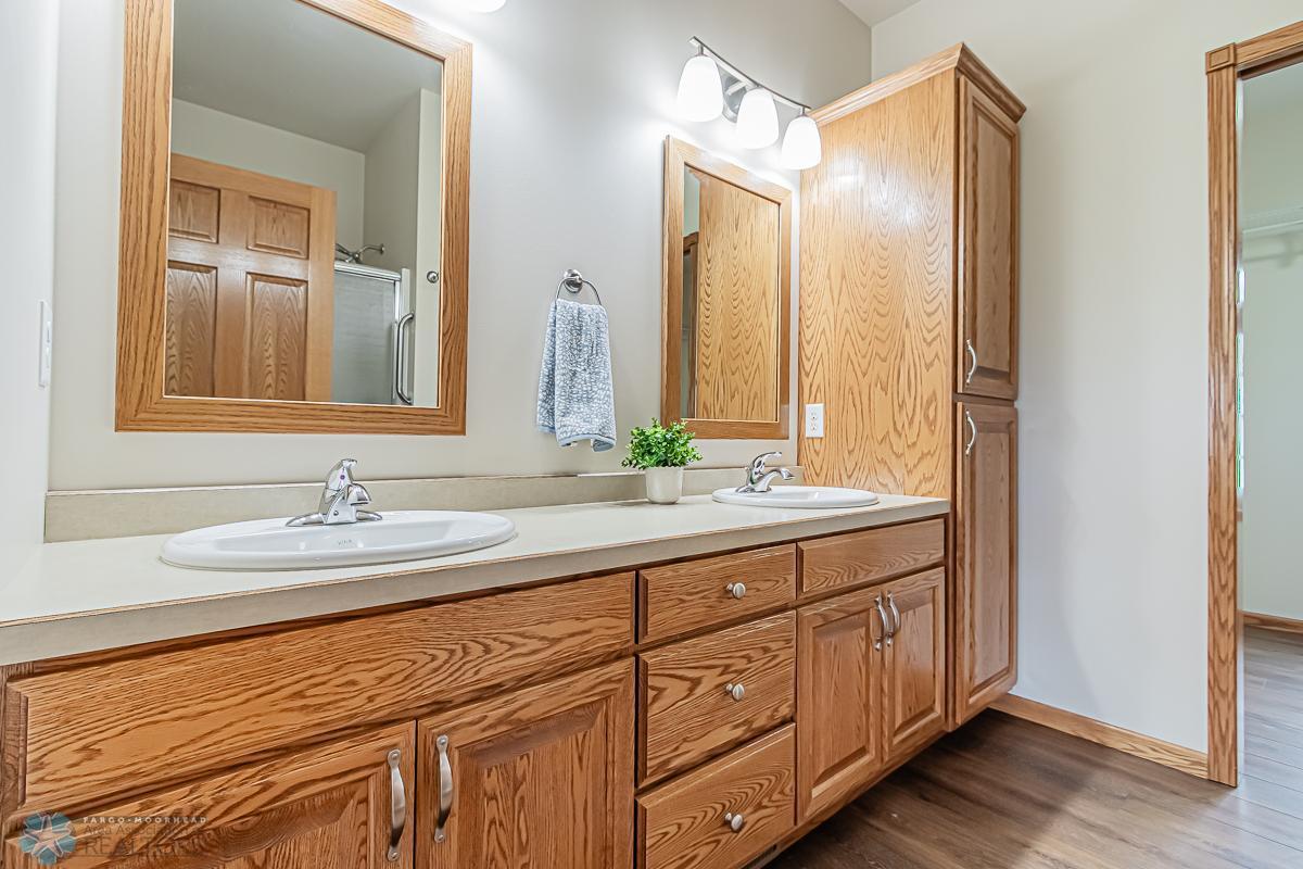 Moorhead, Minnesota 56560, United States, 4 Bedrooms Bedrooms, ,3 BathroomsBathrooms,Residential,Pending,55103