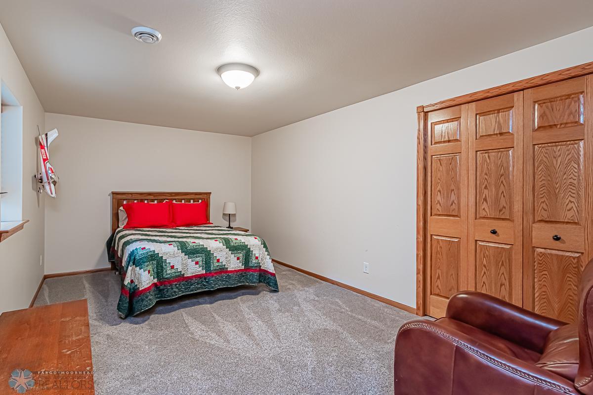 Moorhead, Minnesota 56560, United States, 4 Bedrooms Bedrooms, ,3 BathroomsBathrooms,Residential,Pending,55103