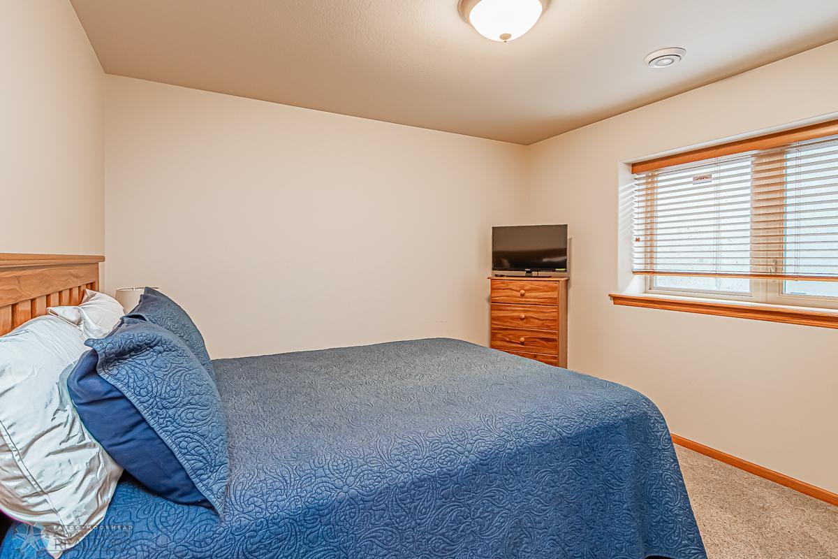 Moorhead, Minnesota 56560, United States, 4 Bedrooms Bedrooms, ,3 BathroomsBathrooms,Residential,Pending,55103