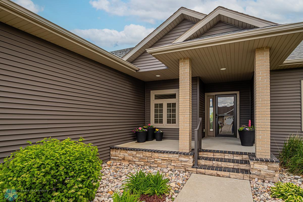 Moorhead, Minnesota 56560, United States, 4 Bedrooms Bedrooms, ,3 BathroomsBathrooms,Residential,Pending,55103