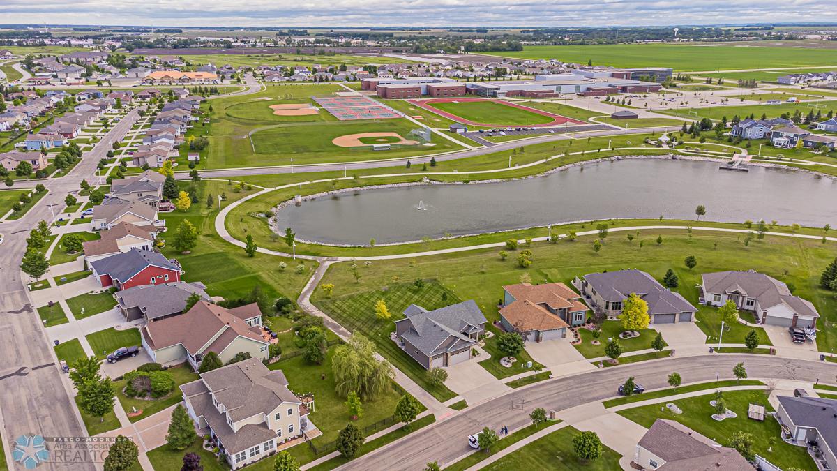 Moorhead, Minnesota 56560, United States, 4 Bedrooms Bedrooms, ,3 BathroomsBathrooms,Residential,Pending,55103