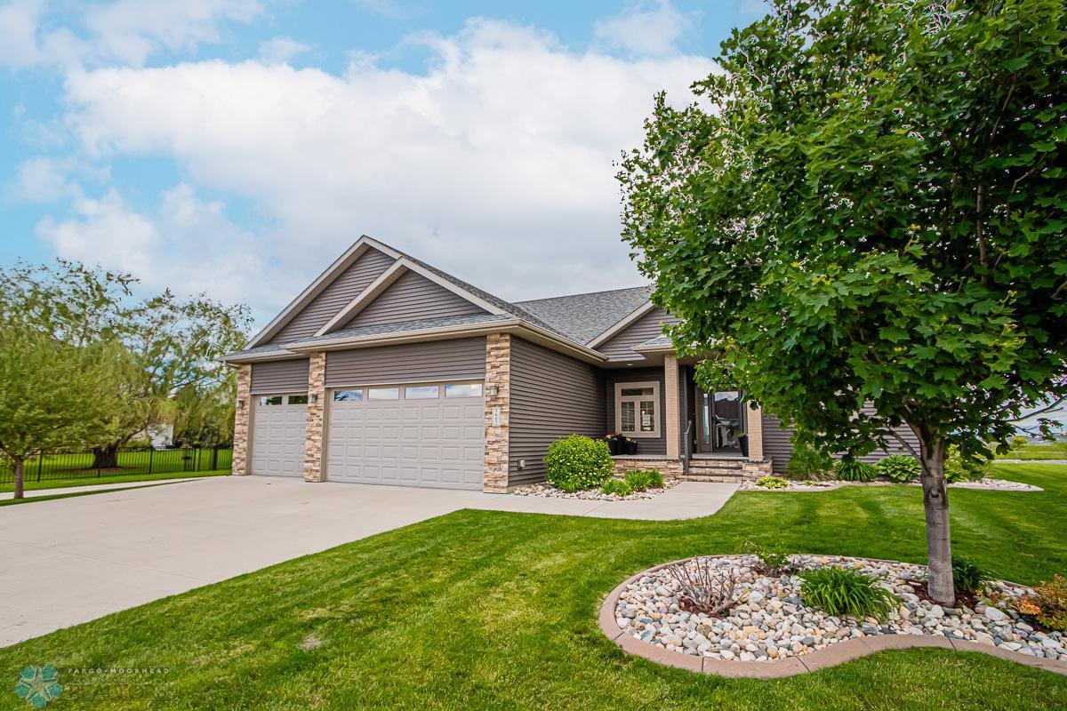 Moorhead, Minnesota 56560, United States, 4 Bedrooms Bedrooms, ,3 BathroomsBathrooms,Residential,Pending,55103