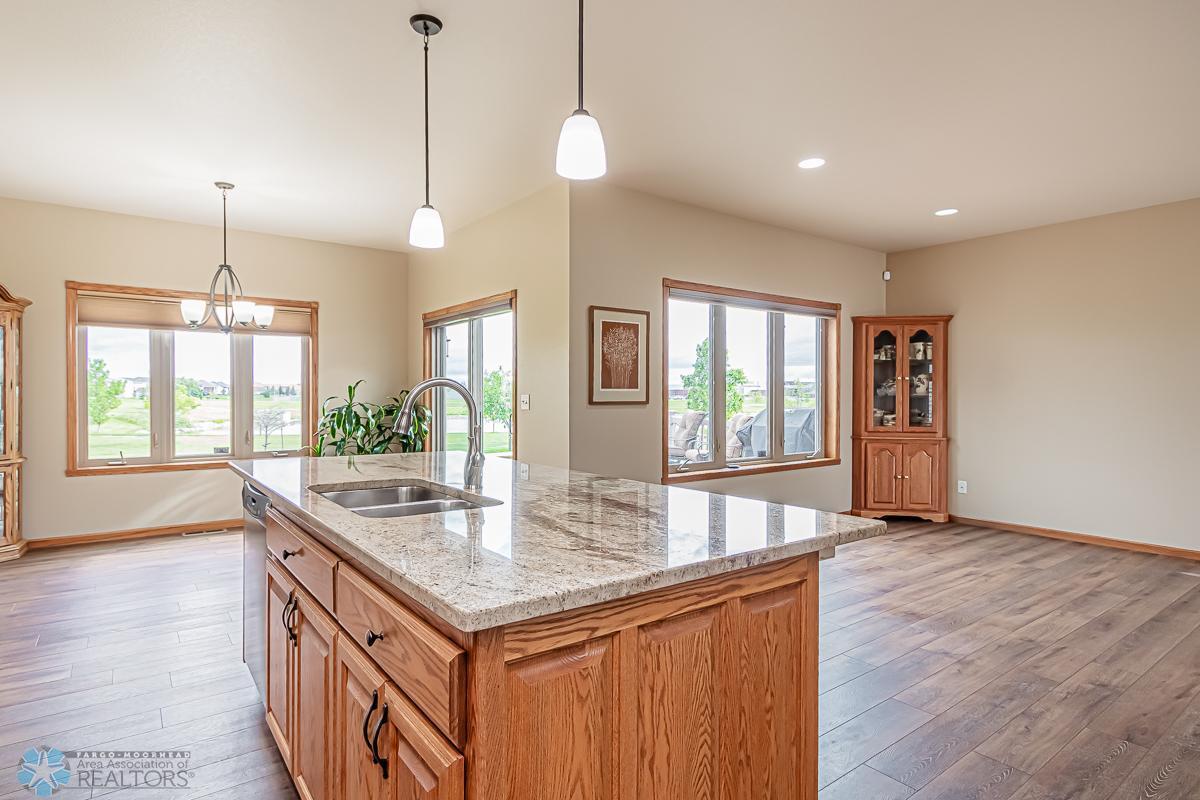 Moorhead, Minnesota 56560, United States, 4 Bedrooms Bedrooms, ,3 BathroomsBathrooms,Residential,Pending,55103