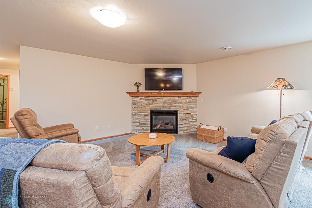 Moorhead, Minnesota 56560, United States, 4 Bedrooms Bedrooms, ,3 BathroomsBathrooms,Residential,Pending,55103