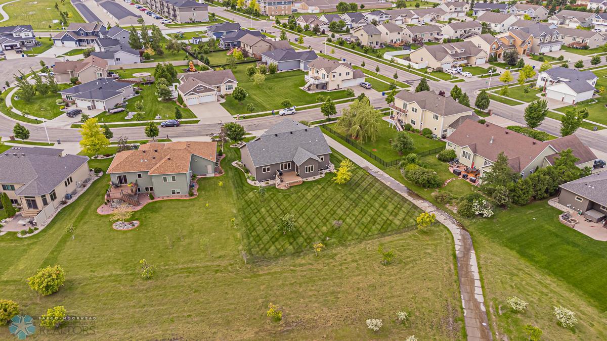 Moorhead, Minnesota 56560, United States, 4 Bedrooms Bedrooms, ,3 BathroomsBathrooms,Residential,Pending,55103