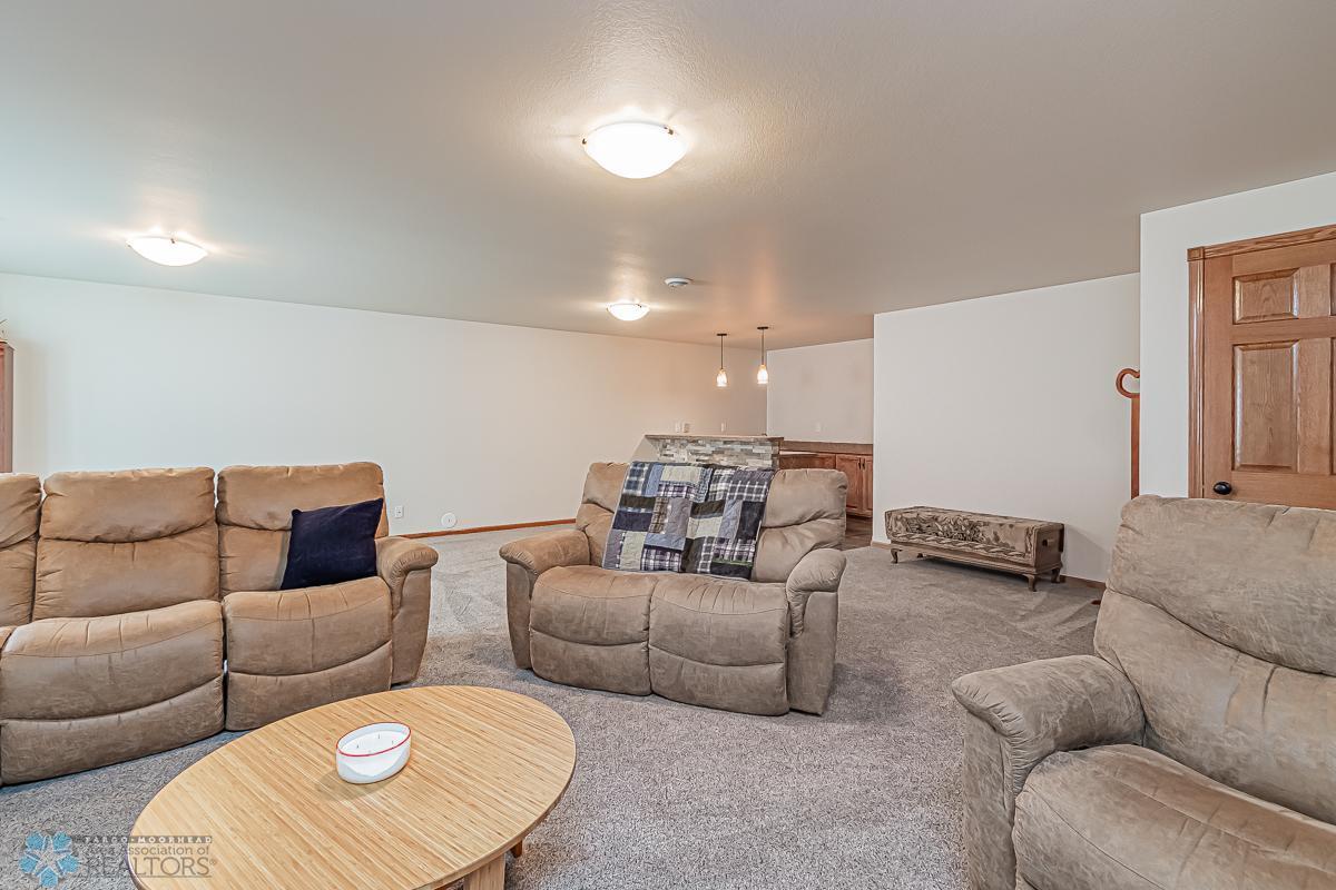 Moorhead, Minnesota 56560, United States, 4 Bedrooms Bedrooms, ,3 BathroomsBathrooms,Residential,Pending,55103