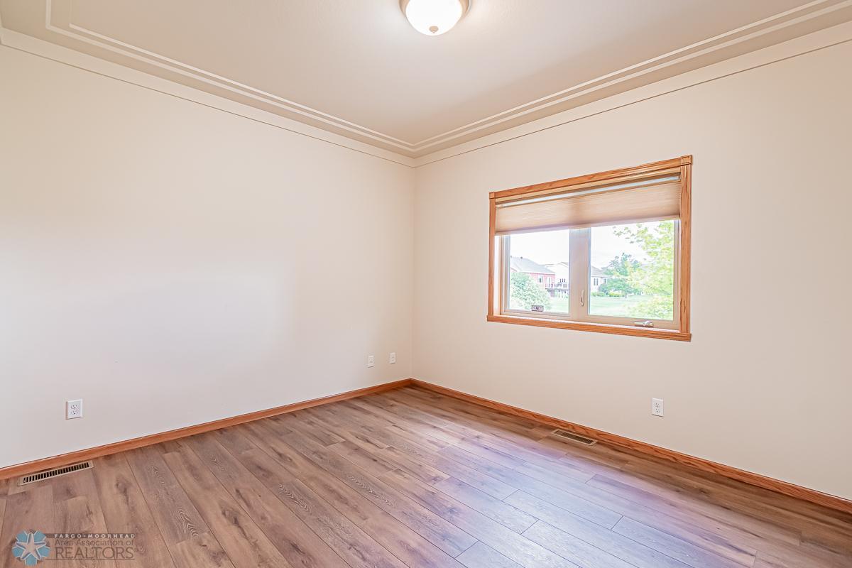 Moorhead, Minnesota 56560, United States, 4 Bedrooms Bedrooms, ,3 BathroomsBathrooms,Residential,Pending,55103