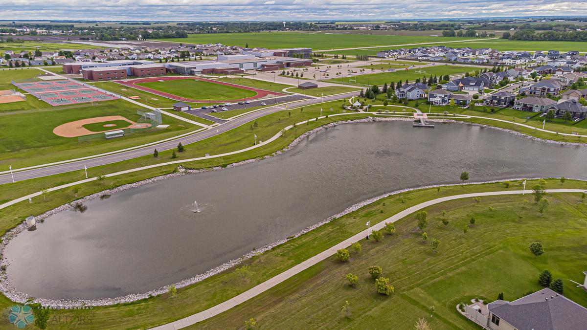 Moorhead, Minnesota 56560, United States, 4 Bedrooms Bedrooms, ,3 BathroomsBathrooms,Residential,Pending,55103