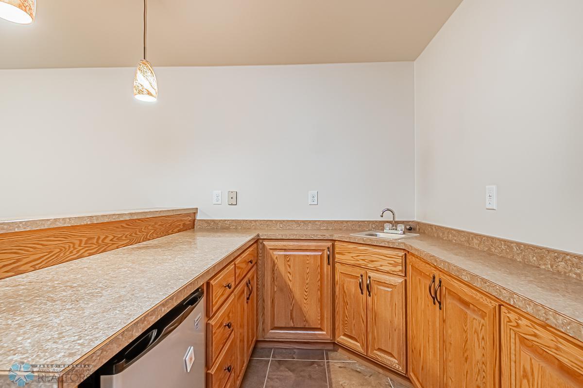 Moorhead, Minnesota 56560, United States, 4 Bedrooms Bedrooms, ,3 BathroomsBathrooms,Residential,Pending,55103