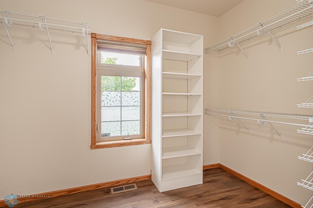 Moorhead, Minnesota 56560, United States, 4 Bedrooms Bedrooms, ,3 BathroomsBathrooms,Residential,Pending,55103