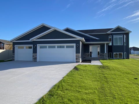 Homes For Sale - 7494 Eagle Pointe Drive<br/> Cass County, Fargo, ND 58104