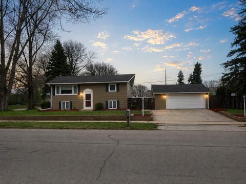 Homes For Sale - 1621 40th Street<br/> Olmsted County, Rochester, MN 55901