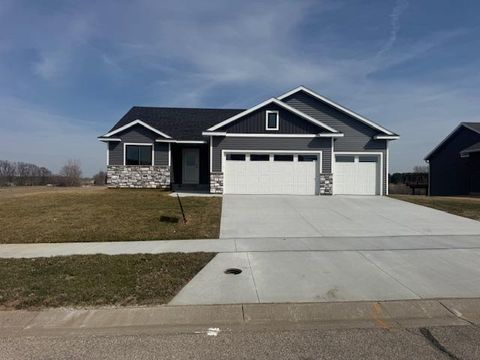 Homes For Sale - 903 7th Avenue<br/> Wanamingo, MN 55983