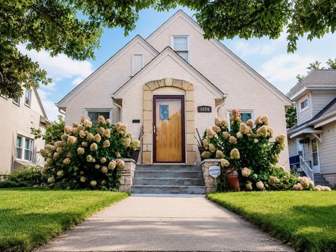Homes For Sale - 1654 Juno Avenue<br/> Ramsey County, Saint Paul, MN 55116