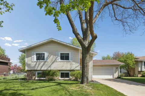 Homes For Sale - 653 121st Lane<br/> Anoka County, Coon Rapids, MN 55448