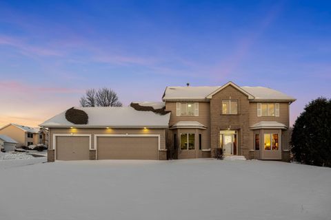 Homes For Sale - 4290 Cottonwood Lane<br/> Plymouth, MN 55441