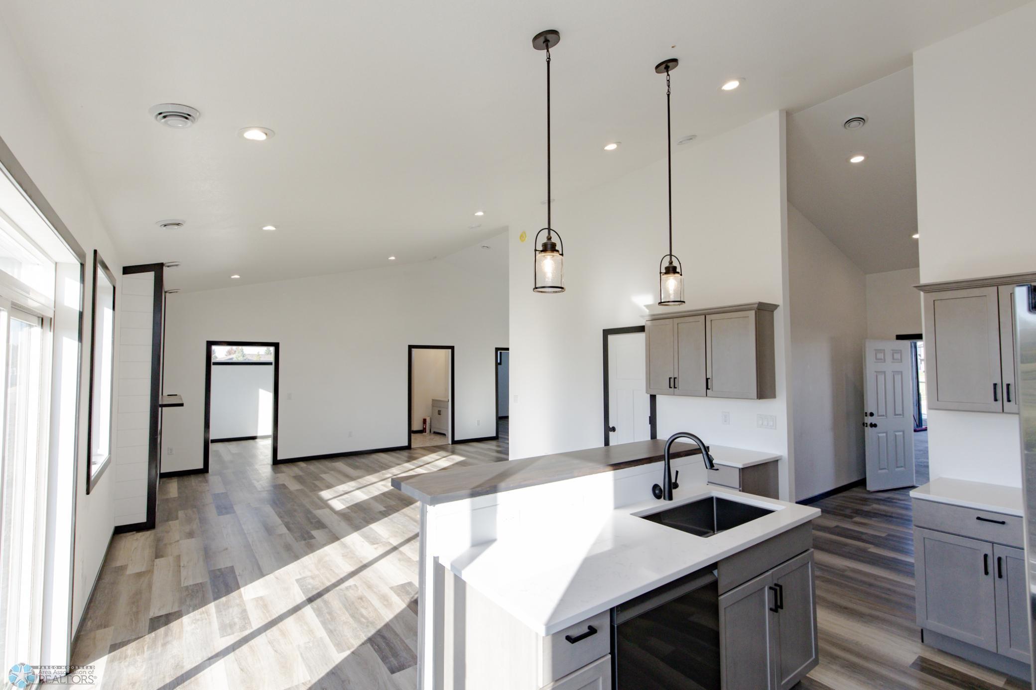 4712 Hampton Loop, Moorhead, Minnesota image 16