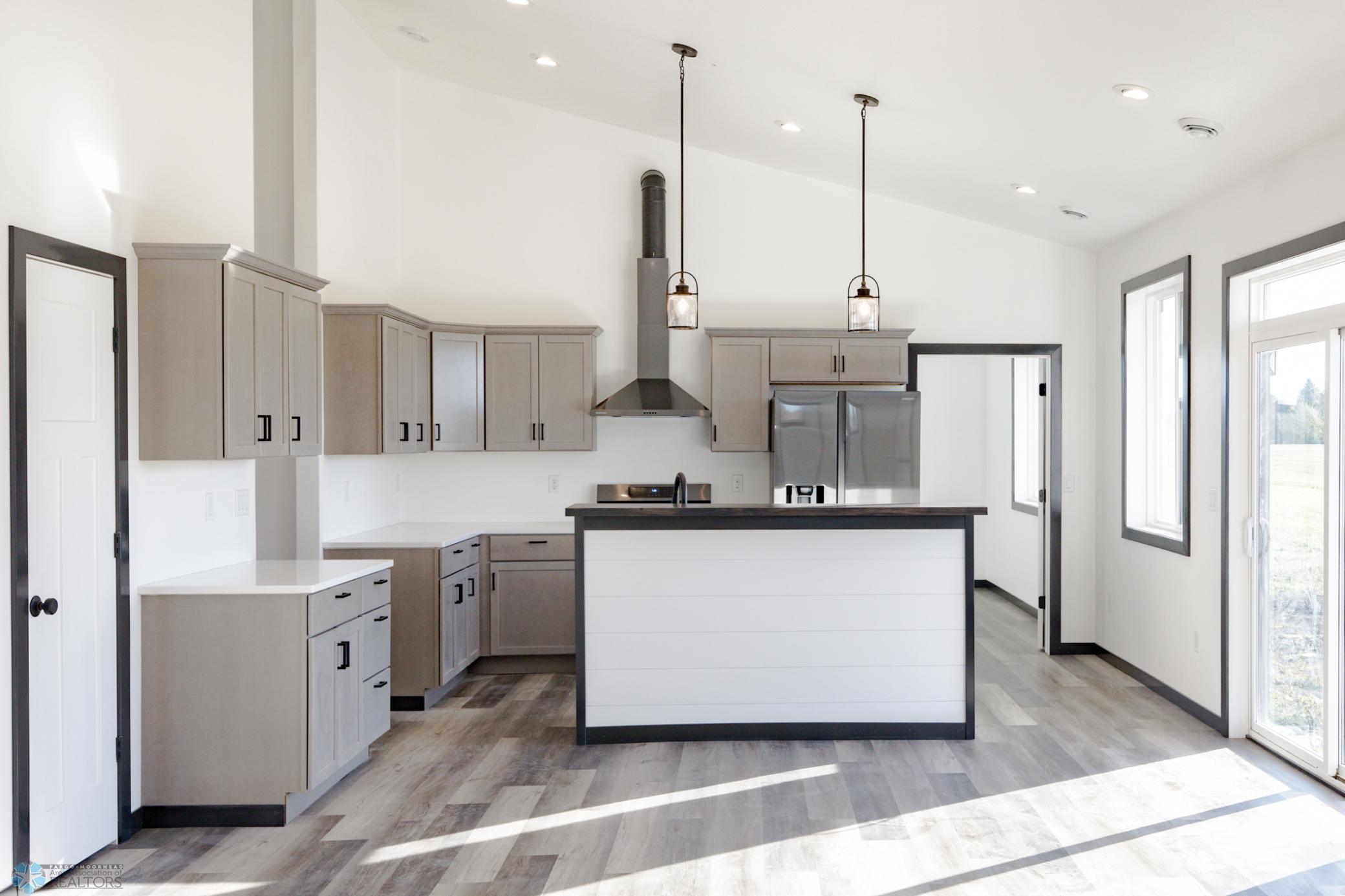 4712 Hampton Loop, Moorhead, Minnesota image 14