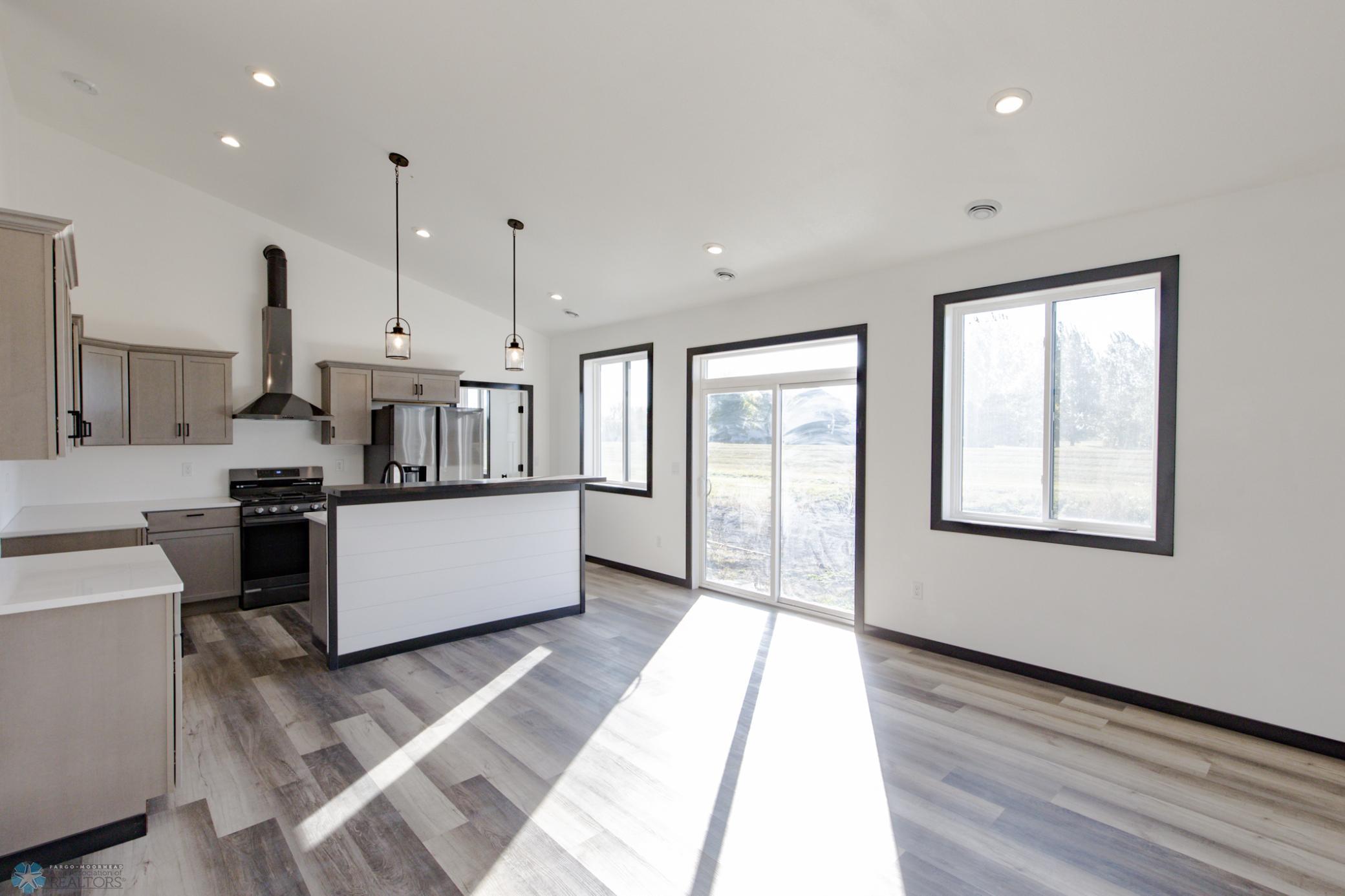 4712 Hampton Loop, Moorhead, Minnesota image 13