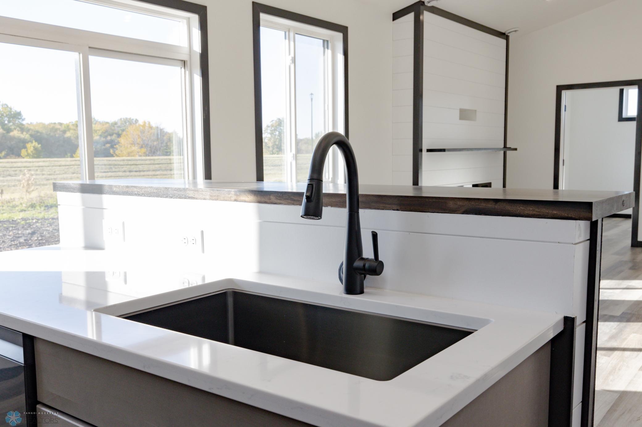 4712 Hampton Loop, Moorhead, Minnesota image 18