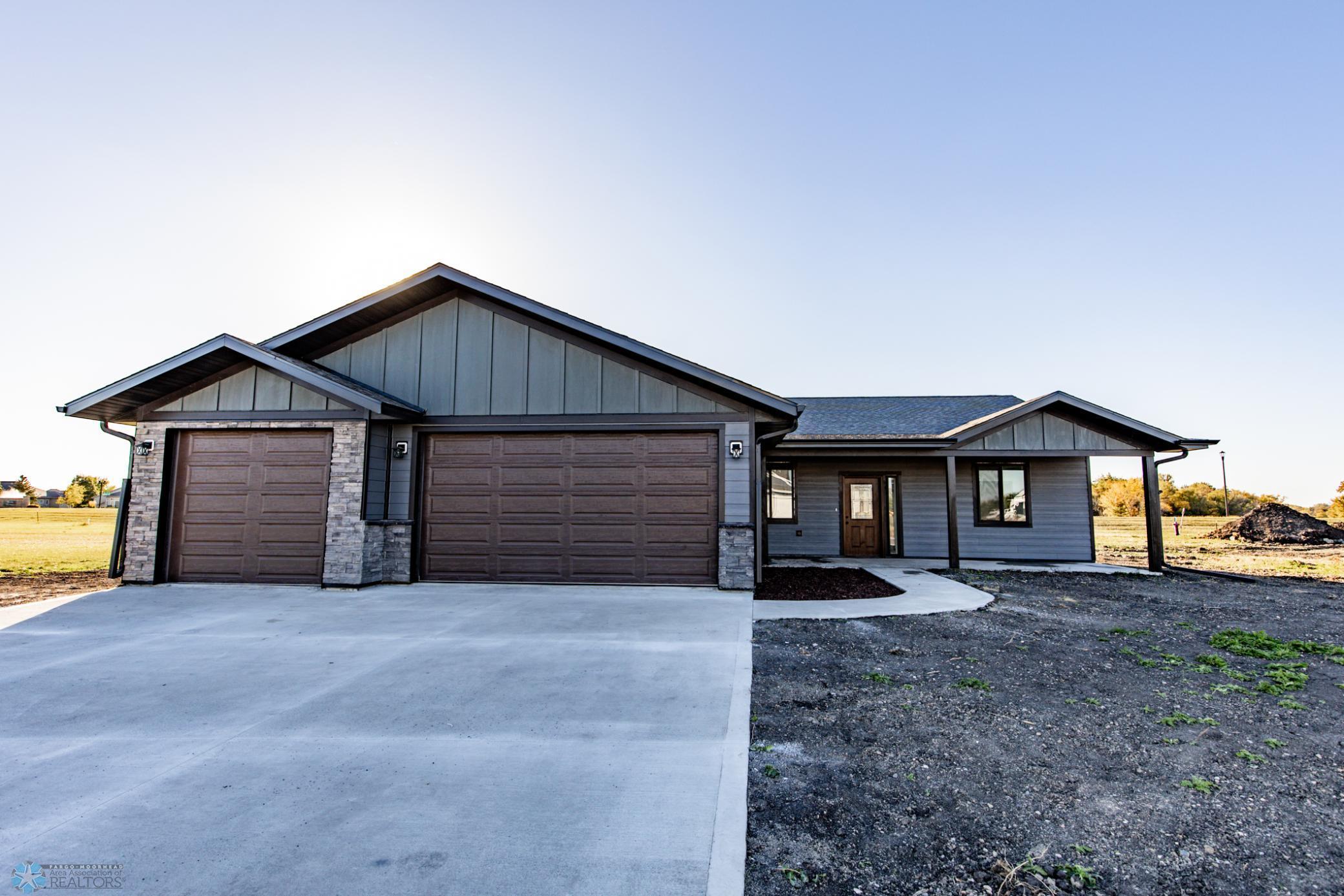 4712 Hampton Loop, Moorhead, Minnesota image 1