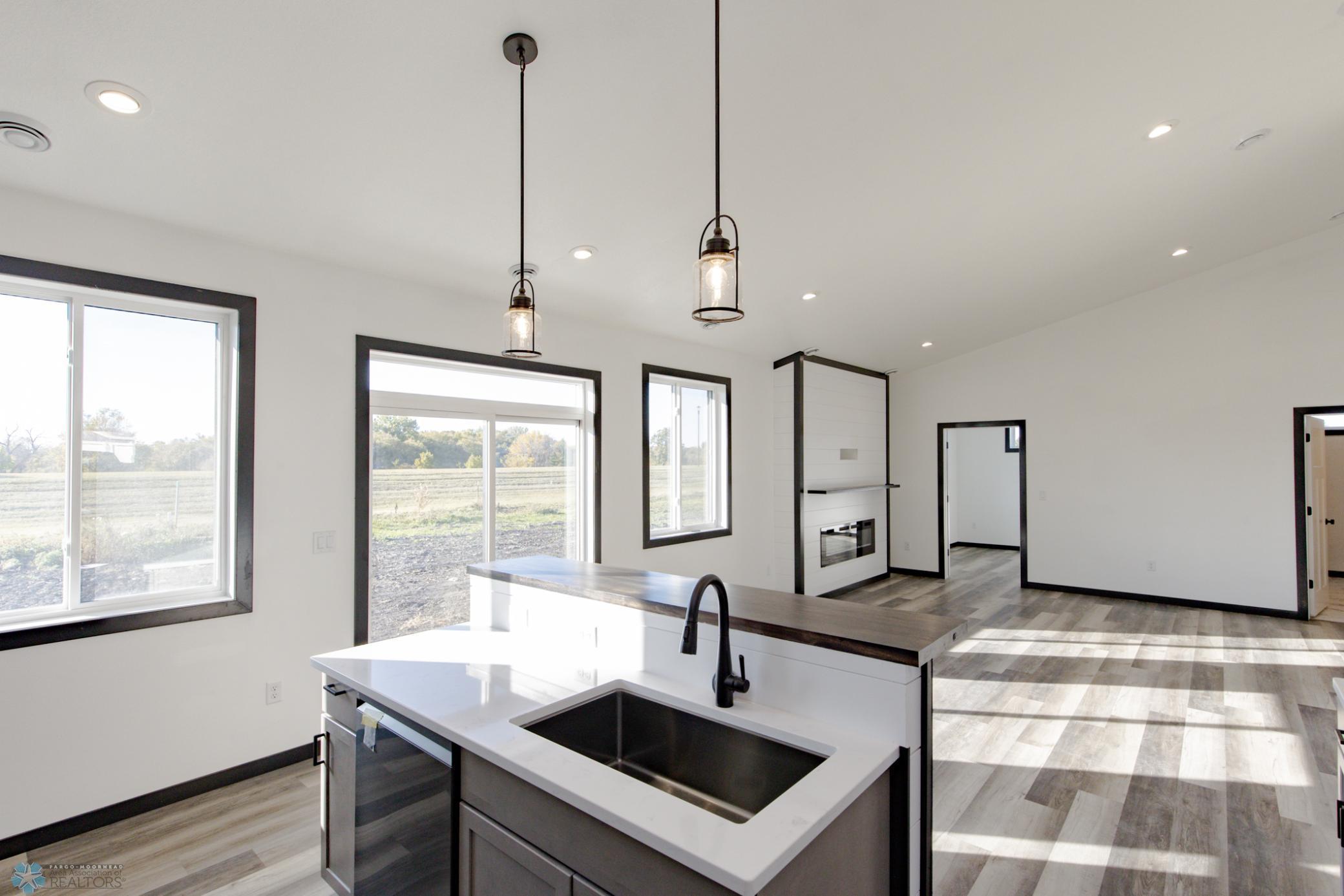 4712 Hampton Loop, Moorhead, Minnesota image 17